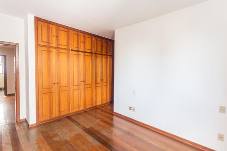 Apartamento à venda com 179m², 4 quartos e 2 vagasSuíte 1