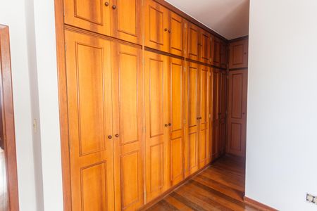 Apartamento à venda com 179m², 4 quartos e 2 vagasArmário da Suíte 1