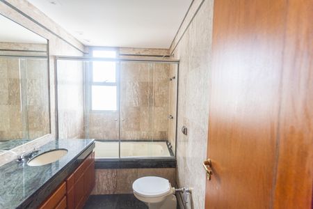 Apartamento à venda com 179m², 4 quartos e 2 vagasBanheiro da Suíte 1