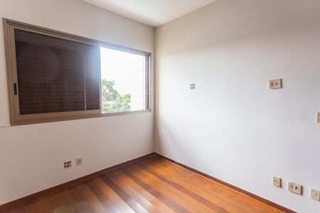 Apartamento à venda com 179m², 4 quartos e 2 vagasQuarto 2