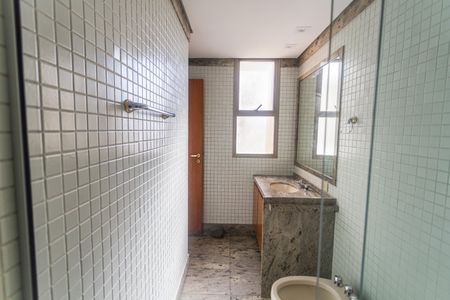 Apartamento à venda com 179m², 4 quartos e 2 vagasBanheiro da Suíte 2