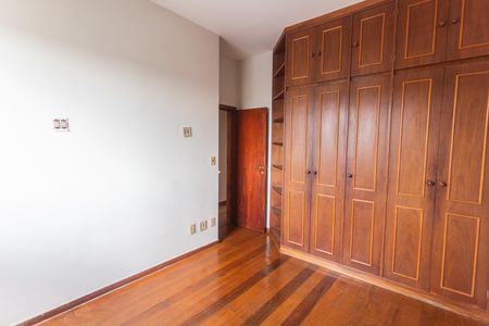 Apartamento à venda com 179m², 4 quartos e 2 vagasQuarto 2
