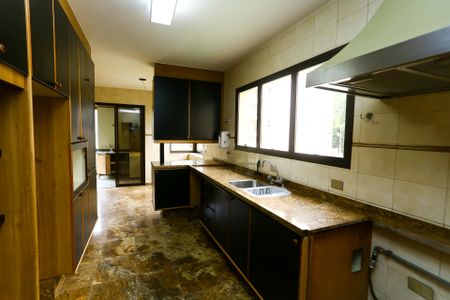 Apartamento à venda com 232m², 4 quartos e 4 vagasCozinha