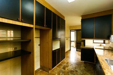 Apartamento à venda com 232m², 4 quartos e 4 vagasCozinha