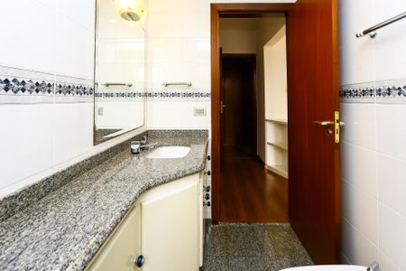 Apartamento à venda com 232m², 4 quartos e 4 vagasBanheiro da Suíte 1