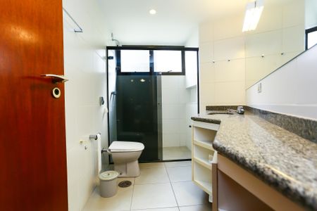 Apartamento à venda com 232m², 4 quartos e 4 vagasBanheiro
