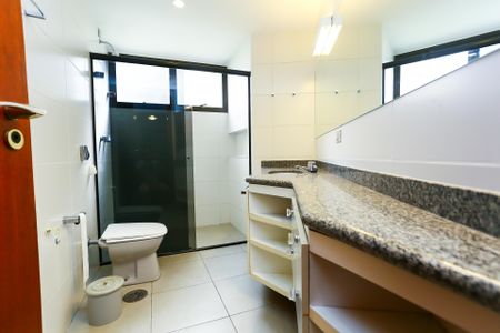 Apartamento à venda com 232m², 4 quartos e 4 vagasBanheiro