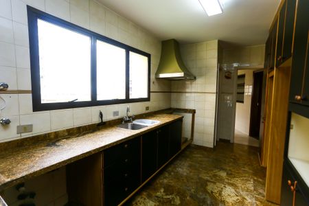 Apartamento à venda com 232m², 4 quartos e 4 vagasCozinha