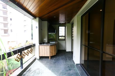 Apartamento à venda com 232m², 4 quartos e 4 vagasVaranda da Sala 2