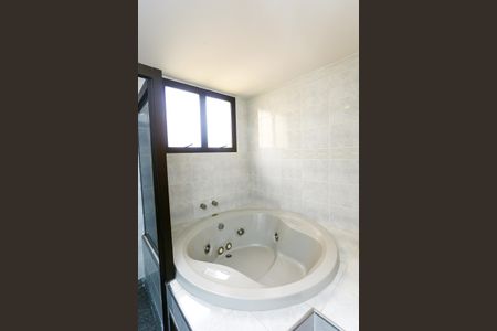 Apartamento à venda com 232m², 4 quartos e 4 vagasBanheiro da Suíte 2