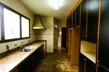 Apartamento à venda com 232m², 4 quartos e 4 vagasCozinha