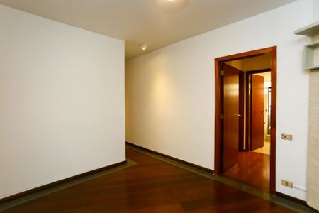 Apartamento à venda com 232m², 4 quartos e 4 vagasSala 3