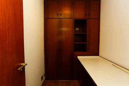 Apartamento à venda com 232m², 4 quartos e 4 vagasQuarto de Serviço