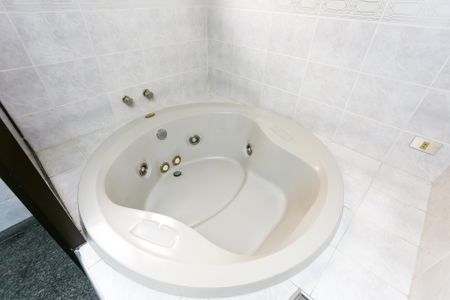 Apartamento à venda com 232m², 4 quartos e 4 vagasBanheiro da Suíte 2