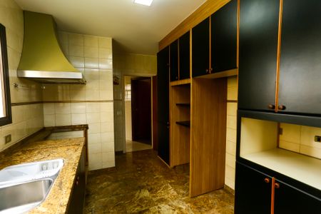 Apartamento à venda com 232m², 4 quartos e 4 vagasCozinha