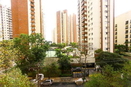 Apartamento à venda com 232m², 4 quartos e 4 vagasVista da Suíte 2