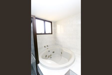 Apartamento à venda com 232m², 4 quartos e 4 vagasBanheiro da Suíte 2