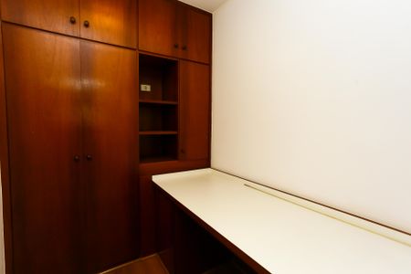 Apartamento à venda com 232m², 4 quartos e 4 vagasQuarto de Serviço