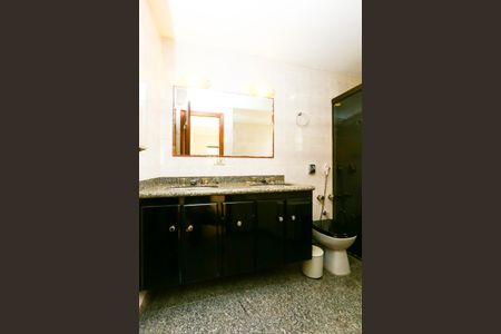 Apartamento à venda com 232m², 4 quartos e 4 vagasBanheiro da Suíte 2