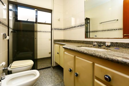 Apartamento à venda com 232m², 4 quartos e 4 vagasBanheiro da Suíte 1