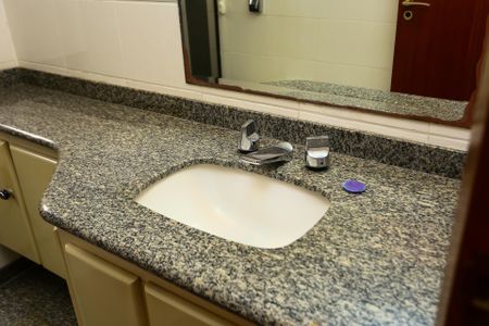 Apartamento à venda com 232m², 4 quartos e 4 vagasBanheiro da Suíte 1