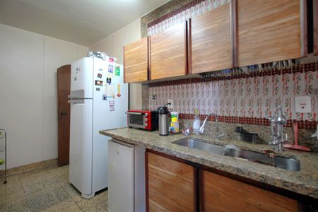 Apartamento à venda com 180m², 3 quartos e 3 vagasCozinha