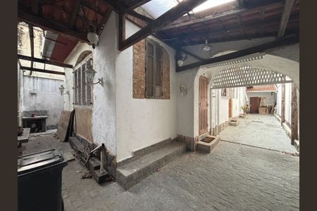 Casa à venda com 300m², 5 quartos e 1 vaga Casa à venda com 300m², 5 quartos e 1 vagaQuintal