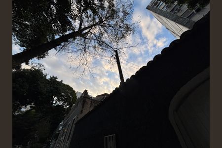 Casa à venda com 300m², 5 quartos e 1 vaga Casa à venda com 300m², 5 quartos e 1 vagaFachada