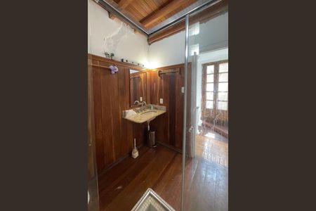 Casa à venda com 300m², 5 quartos e 1 vaga Casa à venda com 300m², 5 quartos e 1 vagaBanheiro social 1