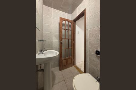 Casa à venda com 300m², 5 quartos e 1 vaga Casa à venda com 300m², 5 quartos e 1 vagaBanheiro social 2