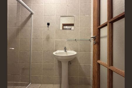 Casa à venda com 300m², 5 quartos e 1 vaga Casa à venda com 300m², 5 quartos e 1 vagaBanheiro social 2