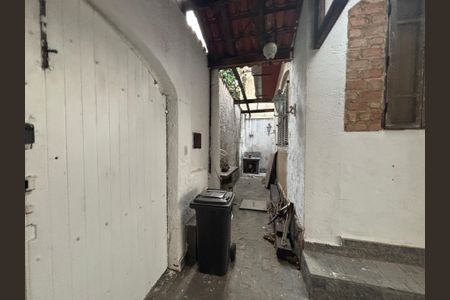 Casa à venda com 300m², 5 quartos e 1 vaga Casa à venda com 300m², 5 quartos e 1 vagaQuintal