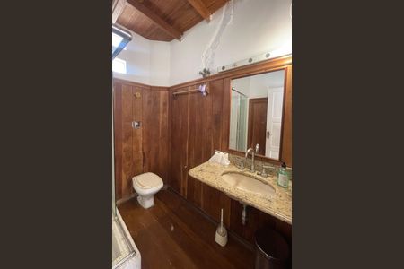 Casa à venda com 300m², 5 quartos e 1 vaga Casa à venda com 300m², 5 quartos e 1 vagaBanheiro social 1