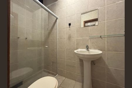 Casa à venda com 300m², 5 quartos e 1 vaga Casa à venda com 300m², 5 quartos e 1 vagaBanheiro social 2