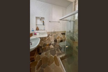 Casa à venda com 300m², 5 quartos e 1 vaga Casa à venda com 300m², 5 quartos e 1 vagaBanheiro social 4