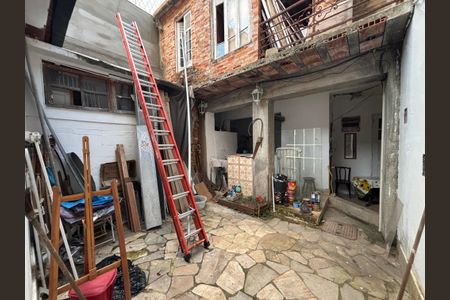 Casa à venda com 300m², 5 quartos e 1 vaga Casa à venda com 300m², 5 quartos e 1 vagaQuintal