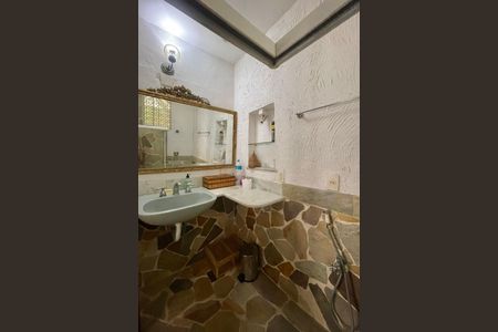 Casa à venda com 300m², 5 quartos e 1 vaga Casa à venda com 300m², 5 quartos e 1 vagaBanheiro social 4