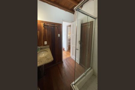 Casa à venda com 300m², 5 quartos e 1 vaga Casa à venda com 300m², 5 quartos e 1 vagaBanheiro social 1