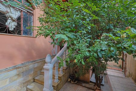 Casa à venda com 247m², 3 quartos e 3 vagas Casa à venda com 247m², 3 quartos e 3 vagasVaranda