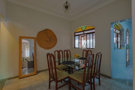 Casa à venda com 247m², 3 quartos e 3 vagas Casa à venda com 247m², 3 quartos e 3 vagasSala de Jantar