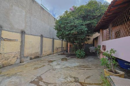 Casa à venda com 247m², 3 quartos e 3 vagas Casa à venda com 247m², 3 quartos e 3 vagasQuintal