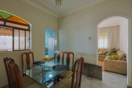 Casa à venda com 247m², 3 quartos e 3 vagas Casa à venda com 247m², 3 quartos e 3 vagasSala de Jantar