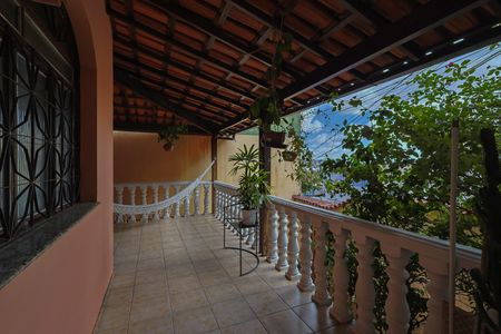 Casa à venda com 247m², 3 quartos e 3 vagas Casa à venda com 247m², 3 quartos e 3 vagasVaranda