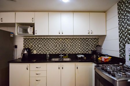 Casa à venda com 350m², 4 quartos e 1 vaga Casa à venda com 350m², 4 quartos e 1 vagaCozinha