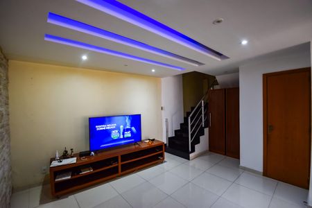 Casa à venda com 350m², 4 quartos e 1 vaga Casa à venda com 350m², 4 quartos e 1 vagaSala