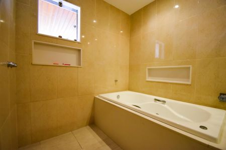 Casa à venda com 350m², 4 quartos e 1 vaga Casa à venda com 350m², 4 quartos e 1 vagaBanheiro Suíte 1