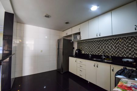 Casa à venda com 350m², 4 quartos e 1 vaga Casa à venda com 350m², 4 quartos e 1 vagaCozinha