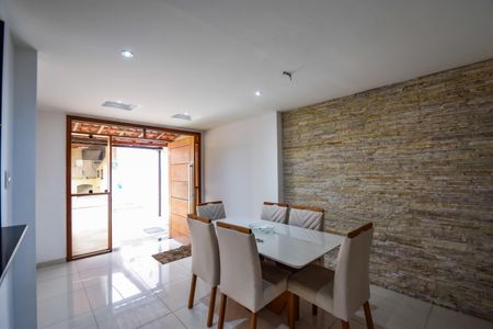 Casa à venda com 350m², 4 quartos e 1 vaga Casa à venda com 350m², 4 quartos e 1 vagaSala de Jantar