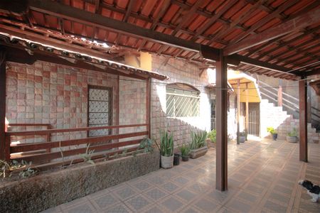 Casa à venda com 448m², 6 quartos e 2 vagasCasa 1 - Varanda