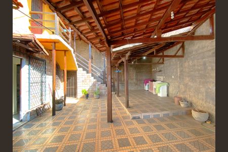 Casa à venda com 448m², 6 quartos e 2 vagas Casa à venda com 448m², 6 quartos e 2 vagasCasa 1 - Varanda